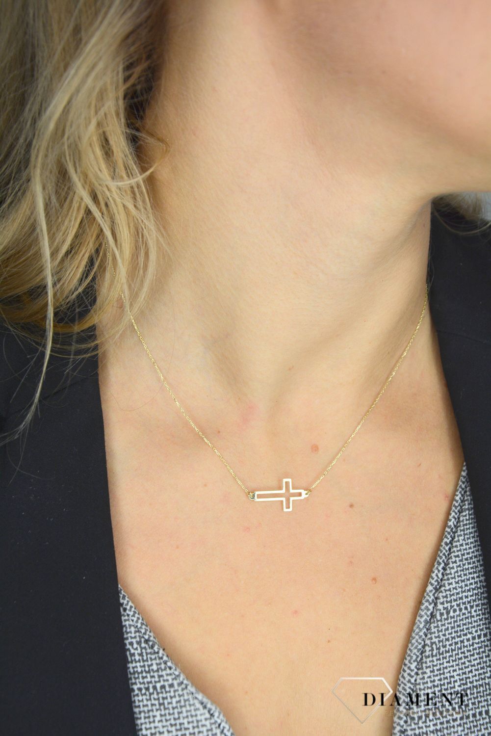 Złoty naszyjnik celebrytka 333 krzyżyk ✅ Złote Naszyjniki Damskie w Sklepie z Biżuterią zegarki-diament.pl ✅ Piękne i Eleganckie Naszyjniki dla Kobiet.jpg